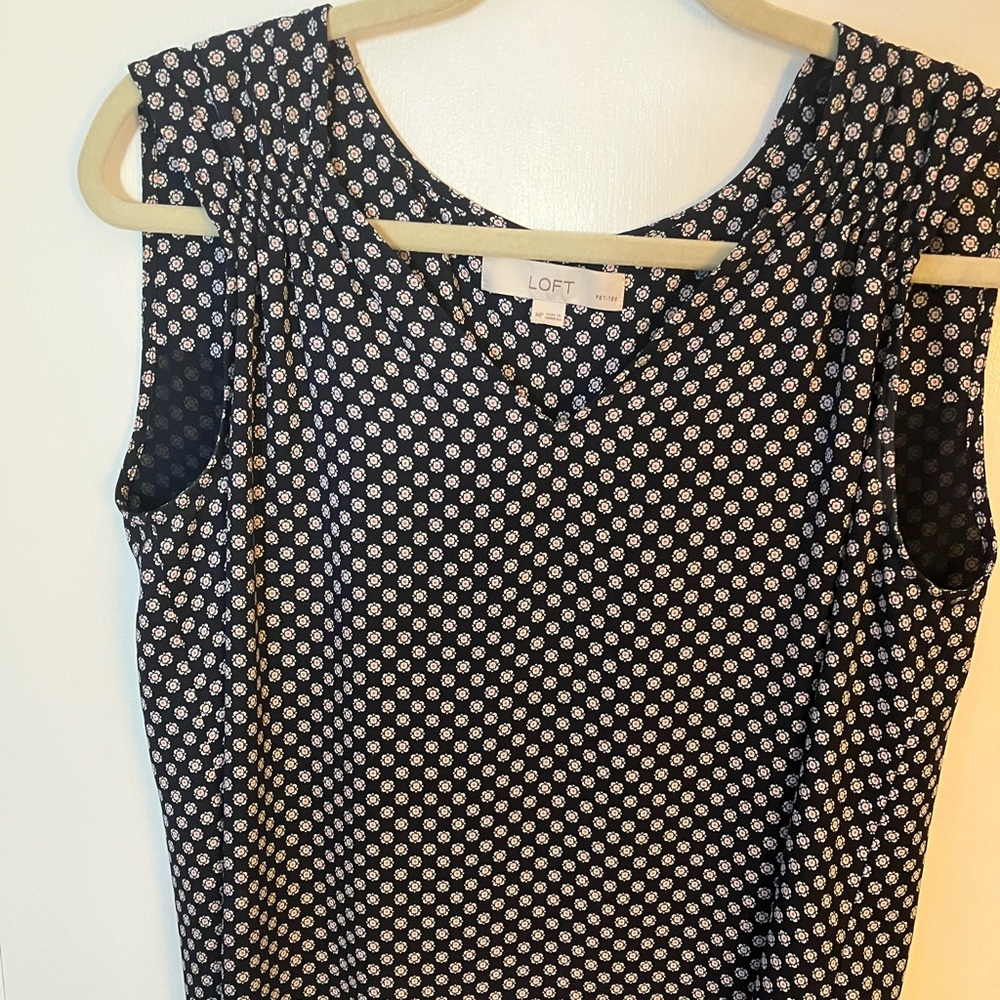 LOFT sleeveless blouse size M